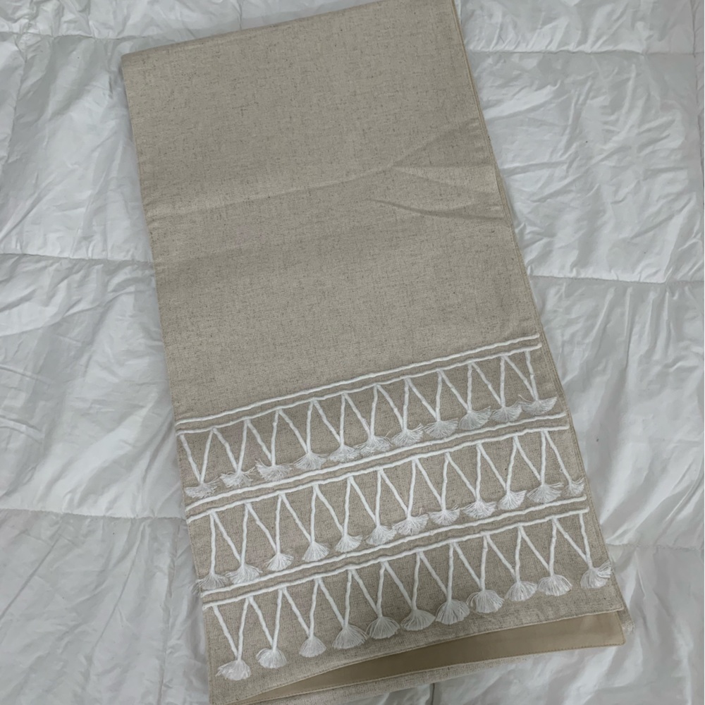 ✨NWOT✨ Threshold Boho Table Runner